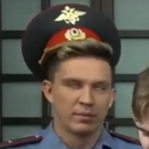 hombre, actor ruso, serie de televisión rusa, policía de tráfico en el primer trimestre