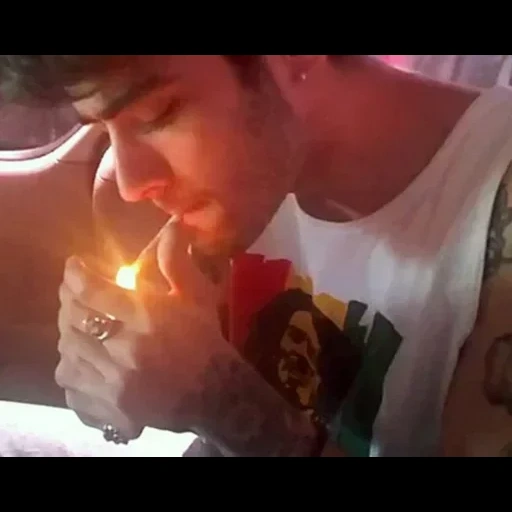 vídeo, le persone, zain malik, justin bieber, fumare marijuana