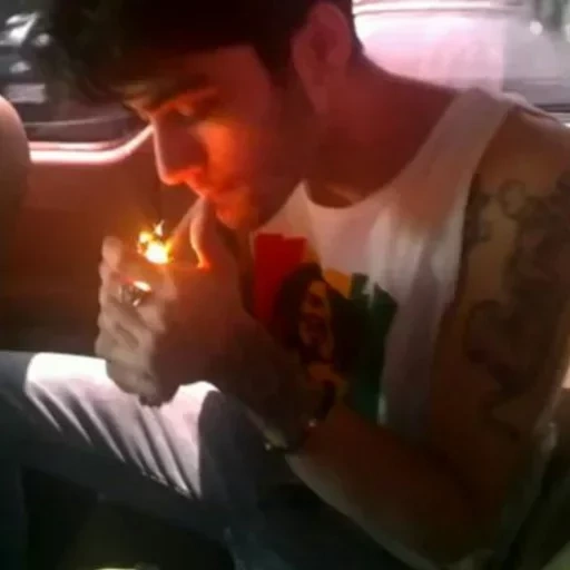 zane malik, justin bieber, louis tomlinson, louis tomlinson fume, louis tomlinson zane malik smoke