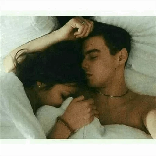 jovem, um par, casal fofo, casal, auto-retrato da cama do casal