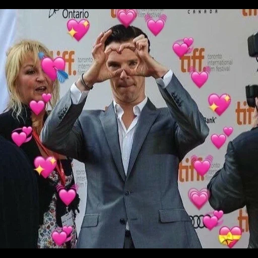 cumberbatch heart, benedict cumberbatch, benedict cumberbatch heart, benedict cumberbatch heart, benedict cumberbatch shows a heart