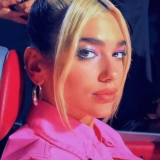 mujer joven, malvado salvaje, nostalgia futura de dua lipa, nostalgia futura de dua lipa, dua lipa boys será portada de álbum de niños