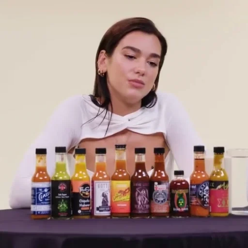 jantan, aktris, dua lipa, christina, dua lupa body