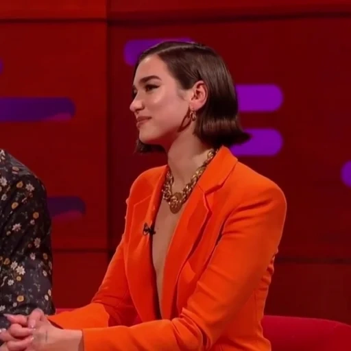 cewek-cewek, wanita, wanita muda, penyanyi selebriti, pertunjukan claire foy graham norton