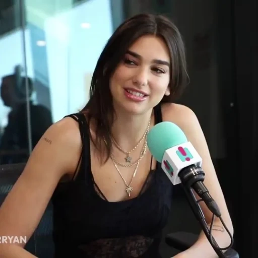 young woman, dua lipa, an ordinary girl, dua lipa evening urgant