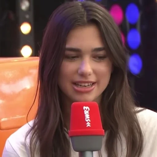 jeune femme, dua lipa, madison bir, anna gokinaeva, chanteurs populaires