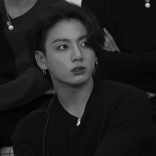 país rojo, un ya joan, cantante pop, zheng zhongguo, bts jungkook