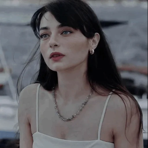 mulher, jovem, angelina jolie, shevval sevval sam, ariza turkish serie halode