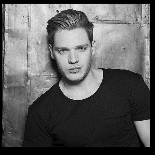 dominic sherwood, twilight hunters, twilight hunters actors, twilight hunters actors role, dominic sherwood american family