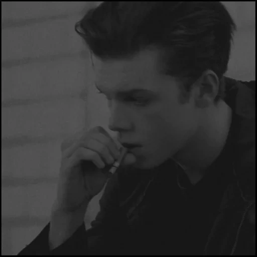 young man, newcomer, ian gallagher, ian gallagher, cameron monahan