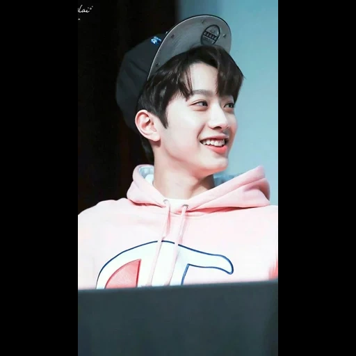 wanna one, пак чинён, guanlin smile, корейские актеры, wanna one lockscreen