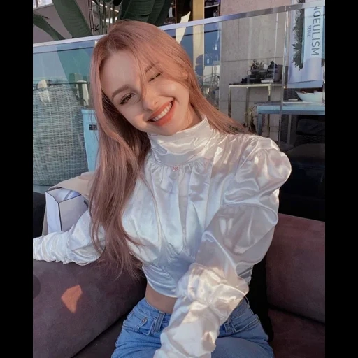 tik tok, wanita muda, elina karimova, setiap hari aku mencintaimu vivi, siapa yang lebih baik dari julia gavrilin atau medvedev