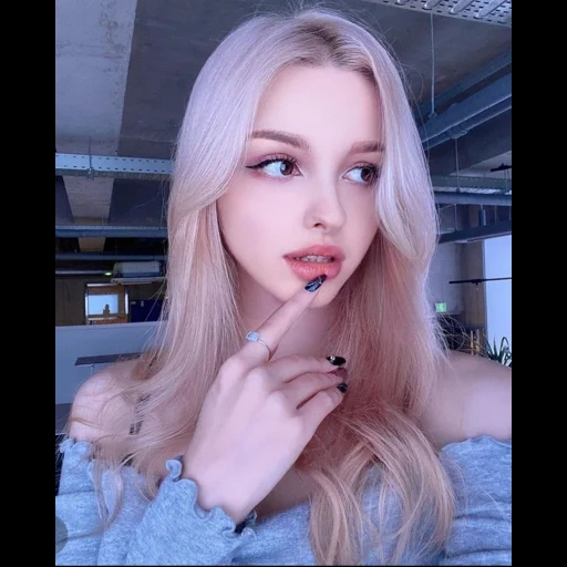 wanita muda, model muda, foto gadis, elina karimova blonde