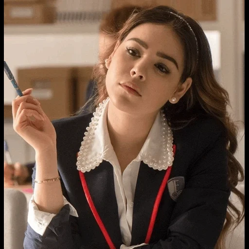 series, danna paola, atores da série, série elite lu, garota linda