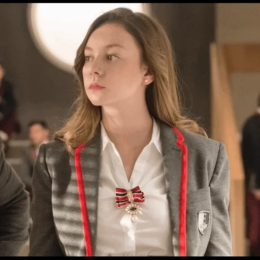 elite karl, blair waldorf, elite netflix, ester expósito, series elite school uniform