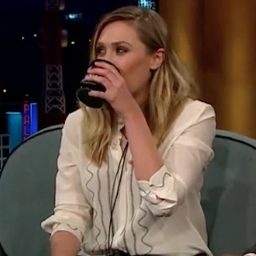 olsen, junge frau, elizabeth olsen, die späte späte show, elizabeth olsen interview