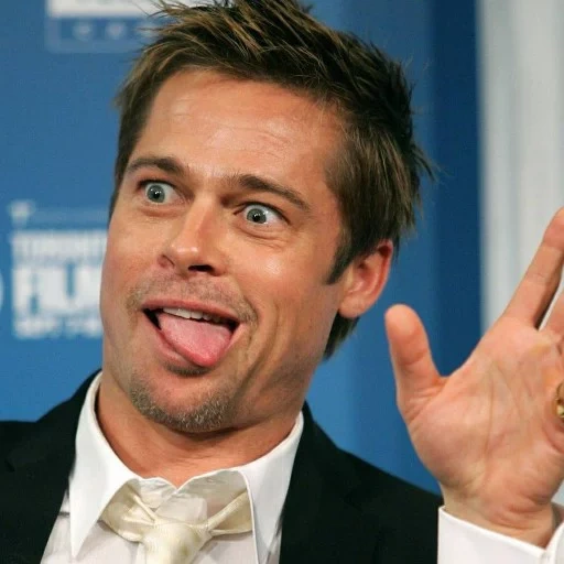 brad pitt, aktor brad pitt, brad pitt lucu, brad pitt tertawa, brad pitt membuat wajah