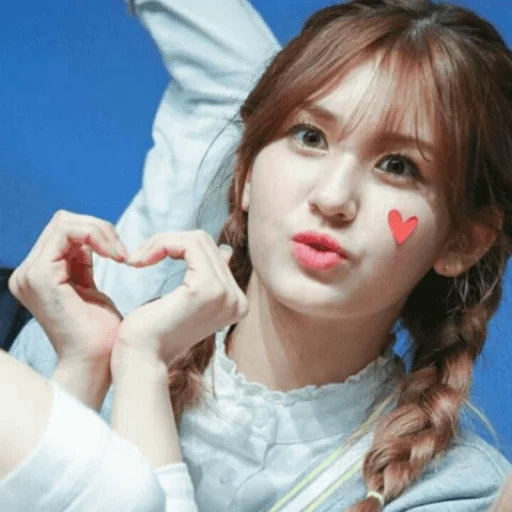 jeune femme, yuri kpop, gugudan mimi, somi esthétique, chanteurs coréens