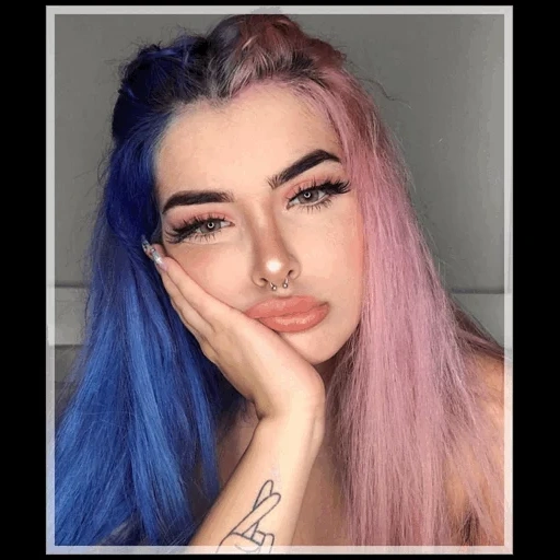 les filles, jeune femme, couleur de cheveux, les cheveux sont colorés, couleur de cheveux vif