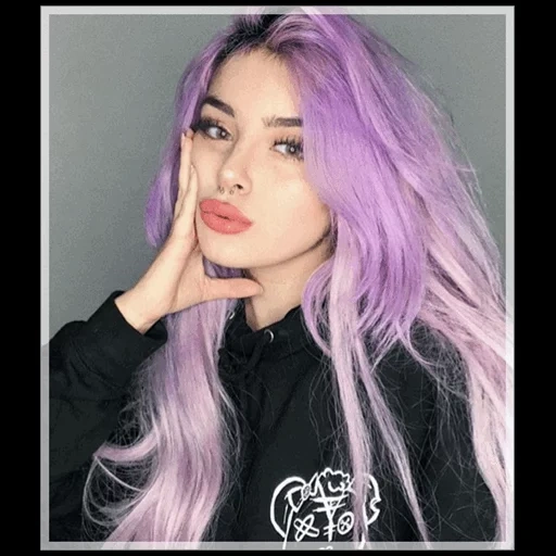 giovane donna, capelli rosa, capelli viola, capelli viola a digiuno, capelli viola chiari