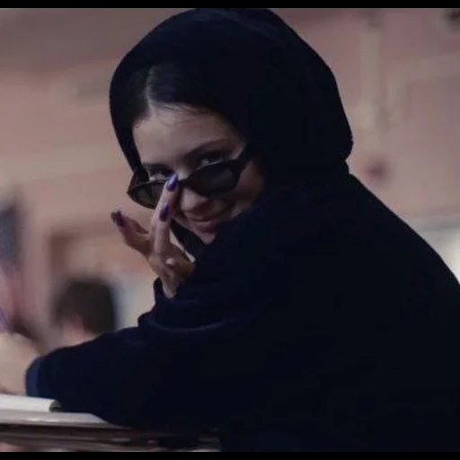 umano, giovane donna, maddy euphoria, yon-gon nel tempo 2012, mystical iran film 2002