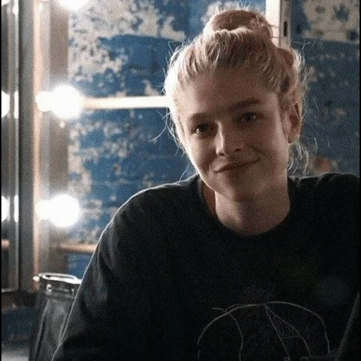 tipo, cazador, mujer joven, cazador schafer, hunter schafer 2020