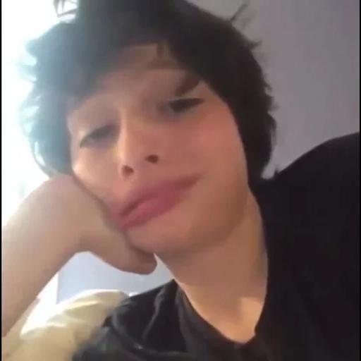 mec, finn wolfard, beaux garçons, finn wolford têtu, je veux pleurer mem finn wolfhard