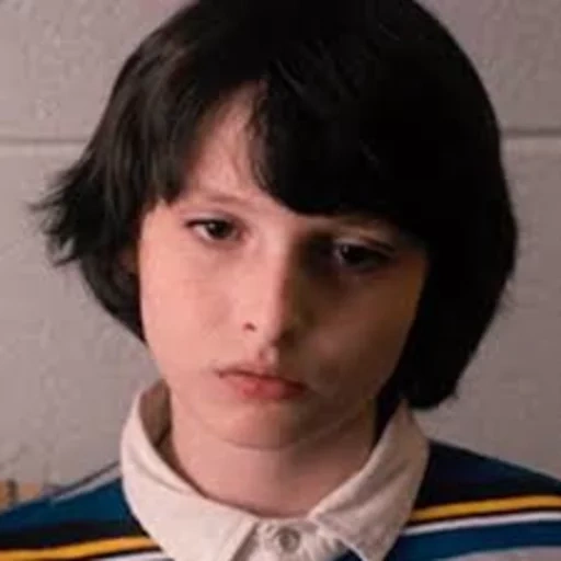 anak laki-laki, mike wheeler, finn wolfard, michael wheeler, hal yang sangat aneh