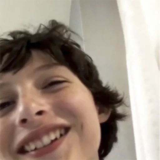 anak laki-laki, finn wolfard, anak yang tampan, jantung finn wolfhard, moritz dear moritz film 1978