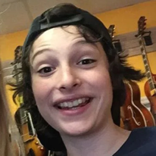 boy, finn wolfard, selfie finn wolfard, finn wolford fans, finn wolfard smiles