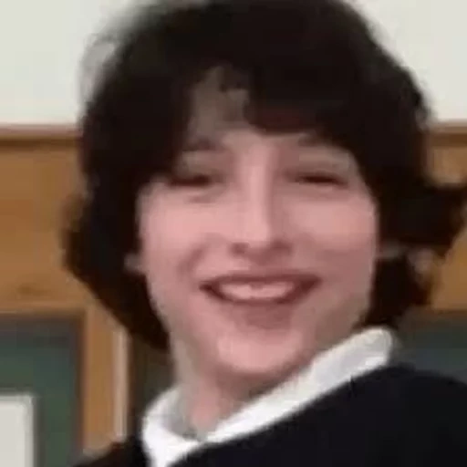 anak laki-laki, finn wolfard, aktor tv, finn walford, finn wolford memotong rambutnya