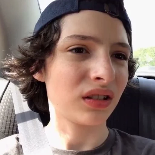 finn wolfard, finn wolford 2020, el desagüe de finn wolford, selfie finn wolfard, finn wolford sonríe