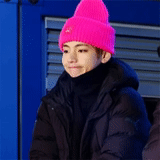 shuga bts, namjun bts, topi merah muda taehen, kim taehyun pink cap, kim taehen pink cap