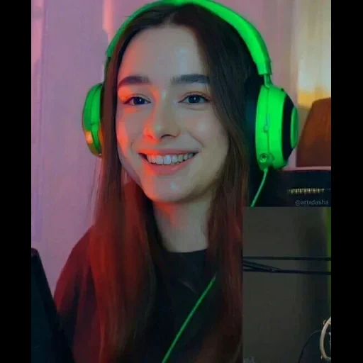 giovane donna, ovr bai twich, twich streners, ragazza streamer, morgen girl