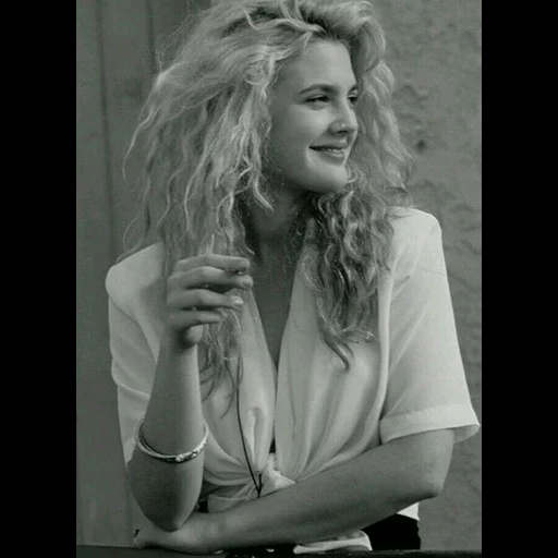 estilo 90 s, drew barrymore, mallory everton, drew barrymore 90, estilo grange 90 x