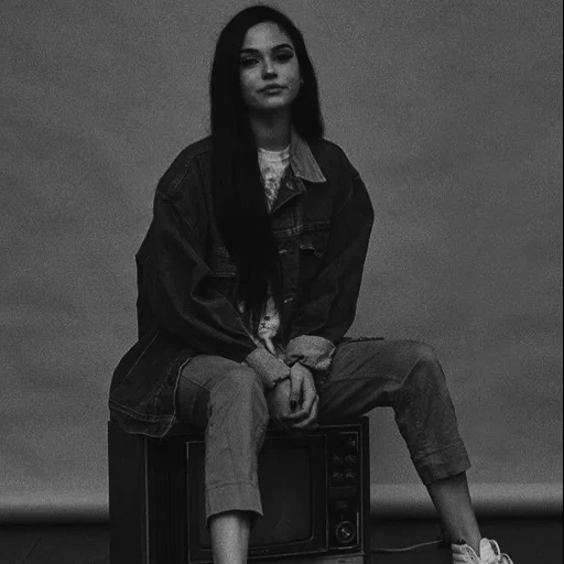 jovem, maggie lindemann, lindas garotas, as meninas são populares, maggie lindemann 2021 corte de cabelo curto