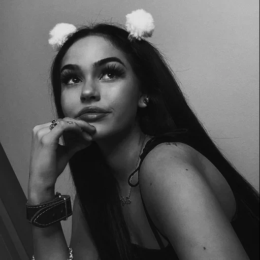 mujer joven, chica, medina zalova, maggie lindemann, la belleza de la chica