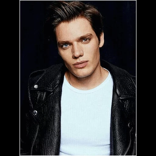 tipo, il maschio, il volto di un uomo, dominic sherwood, uomo affascinante