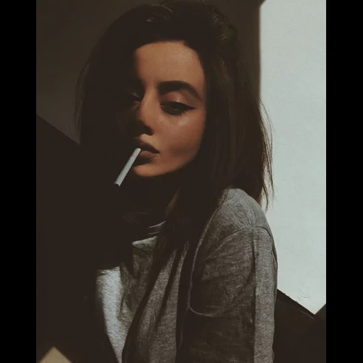 jovem, humano, fumando garota, memes sada 2020, garota com um perfil de cigarro