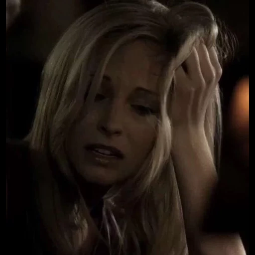 muelle, registro, 5 personas, the pierces, captura de pantalla de caroline forbes