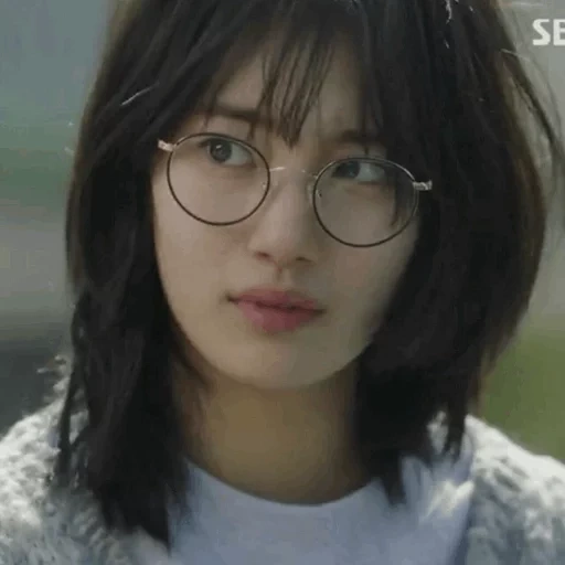 asiático, chica, gafas de drama, kara mujer coreana, peinado coreano