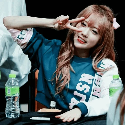 jeune femme, momo deux fois, deux fois nayeon, blackpink fox, filles asiatiques