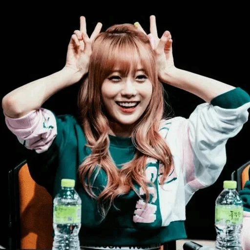 mujer joven, dos veces tt, ídolo krash, dos veces momo, blackpink lalisa