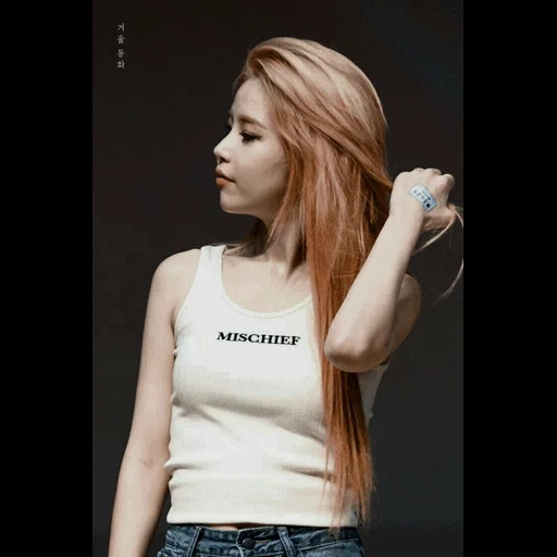 wanita muda, mamamoo matahari, shasa fansain, mamamoo fansain, mamamoo solar berwarna merah