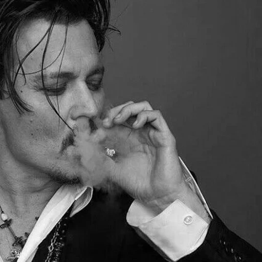 johnny depp, seja cauteloso e moderno, capitão johnny depp jack, encefalopatia discal, cigarro jovem de johnny depp