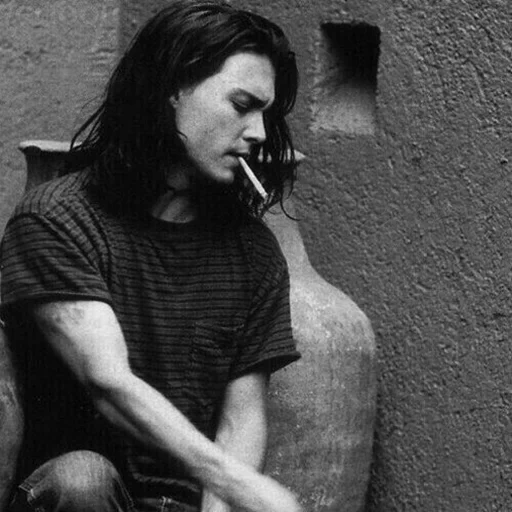 johnny, johnny depp, chicos de pelo largo, chicos de pelo largo con un cigarrillo, johnny depp de la juventud con cigarrillo de cabello largo