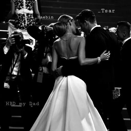 the legend of john, couple wedding, fashionable wedding dress, ryan reynolds blake lively, never get married without love
