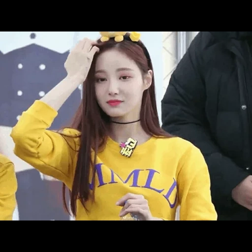 yeonwoo, momoland, yonu momoran, asian girls, beautiful asian girl