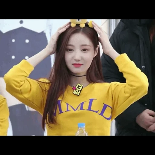 yeonwoo, momoland, momoland nancy, momoland yeonwoo, ragazze asiatiche