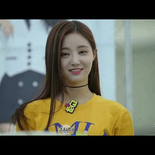 yeonwoo, momoland, garota coreana, momoland eunwoo, yoonwoo funcam back